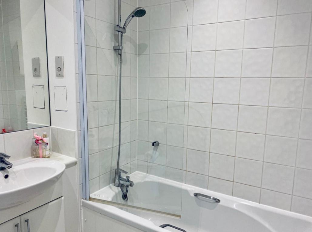 Cloud9Sa At The Charles Chertsey Apartamento Exterior foto